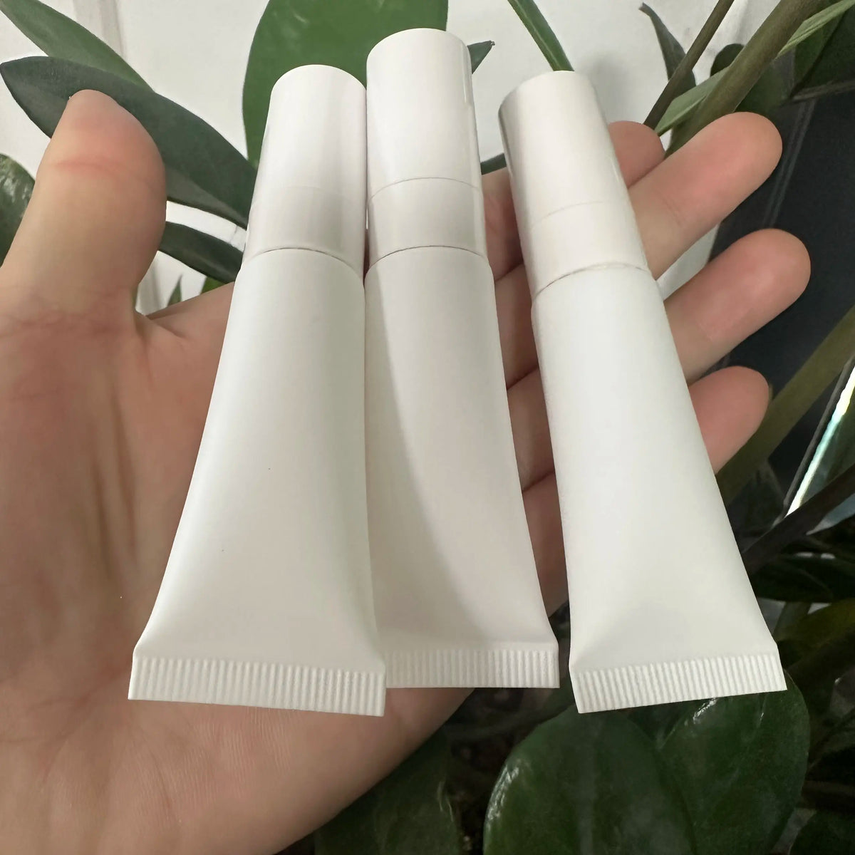 ultra moisturizing cool felling lip balm with squeeze lips care melting lip balm