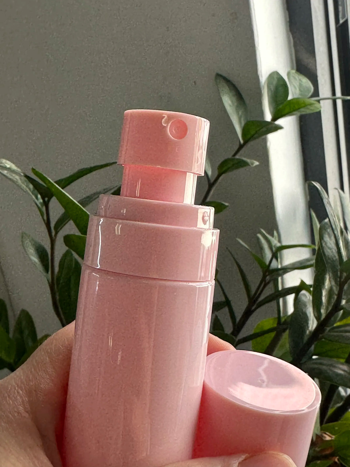 Professional Long-Lasting Hydrating Liquid Makeup Setting Sunscreen Spray Natural Oil-Control Face Fixer Mist