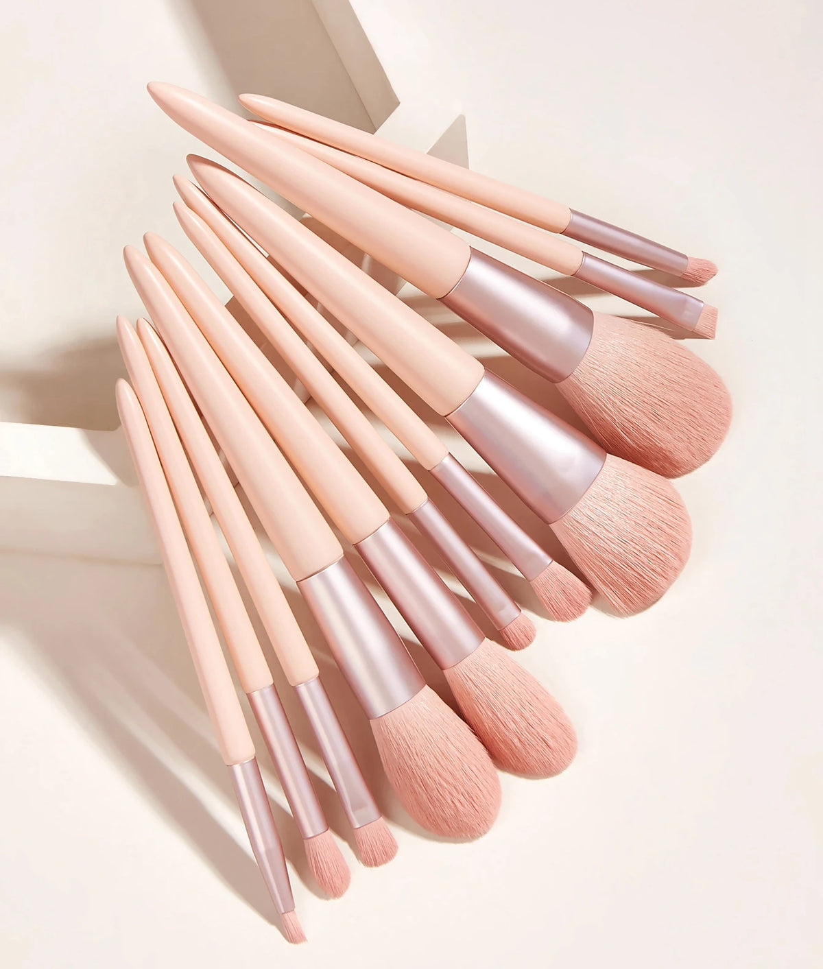 Custom Logo 11Pcs Luxury Professional Multi Functional Foundation Loose Powder Eyeshadow Face Makeup Light Pink Brushes Set