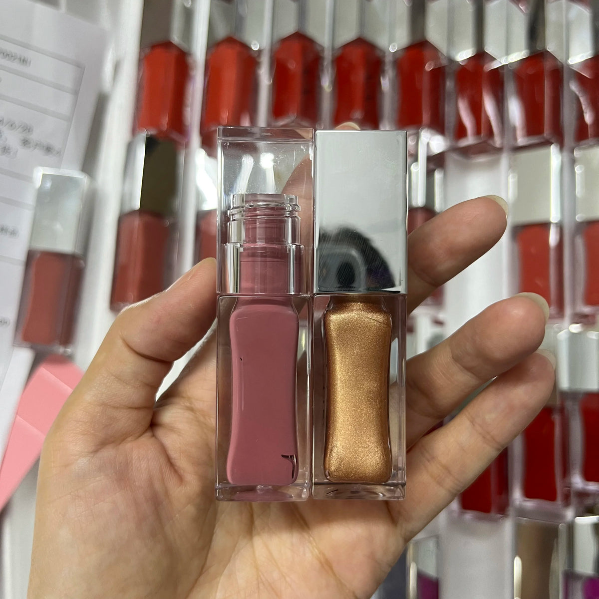 Custom Logo DIY Colors High Pigment Shiny Glossy Vegan Moisturizing Nude Lipgloss Private Label Liquid Lipgloss Lip Cream