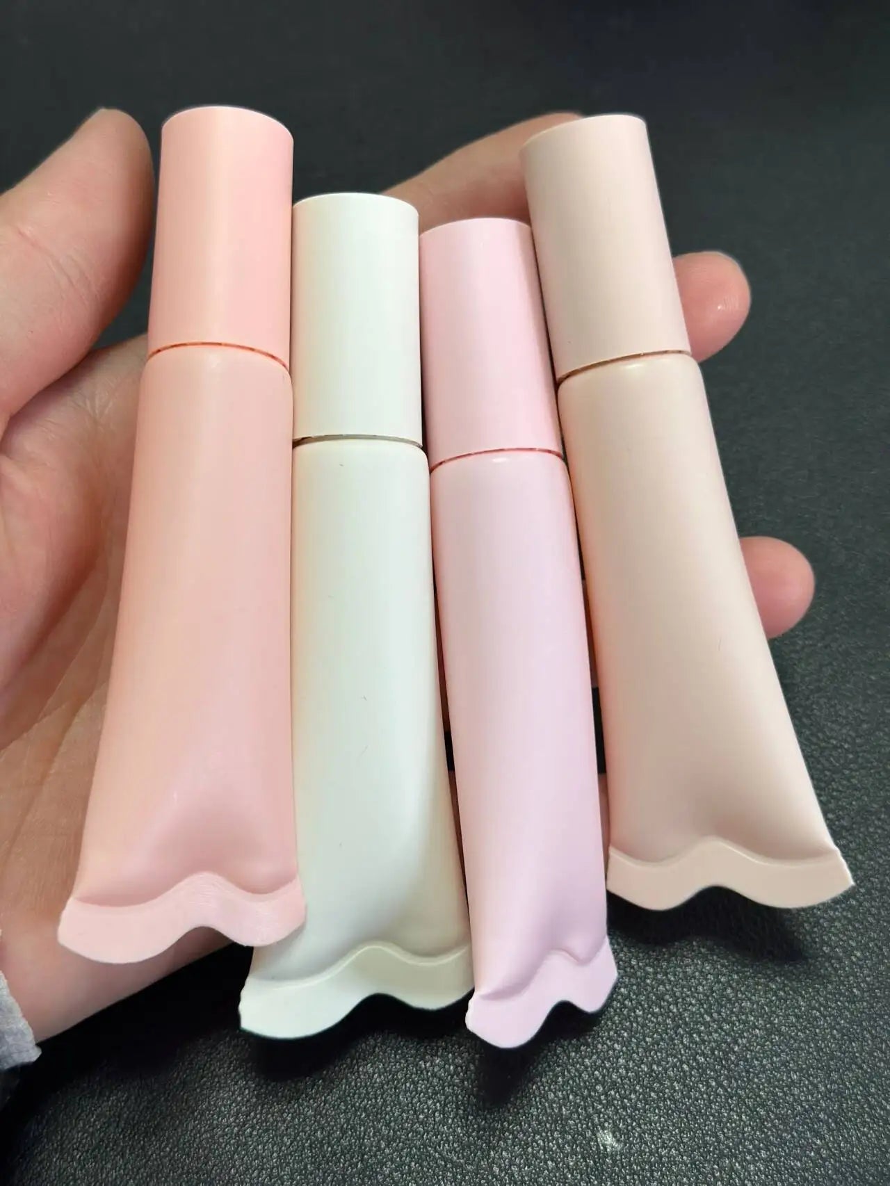 Empty 14 ml lip gloss squeeze tube