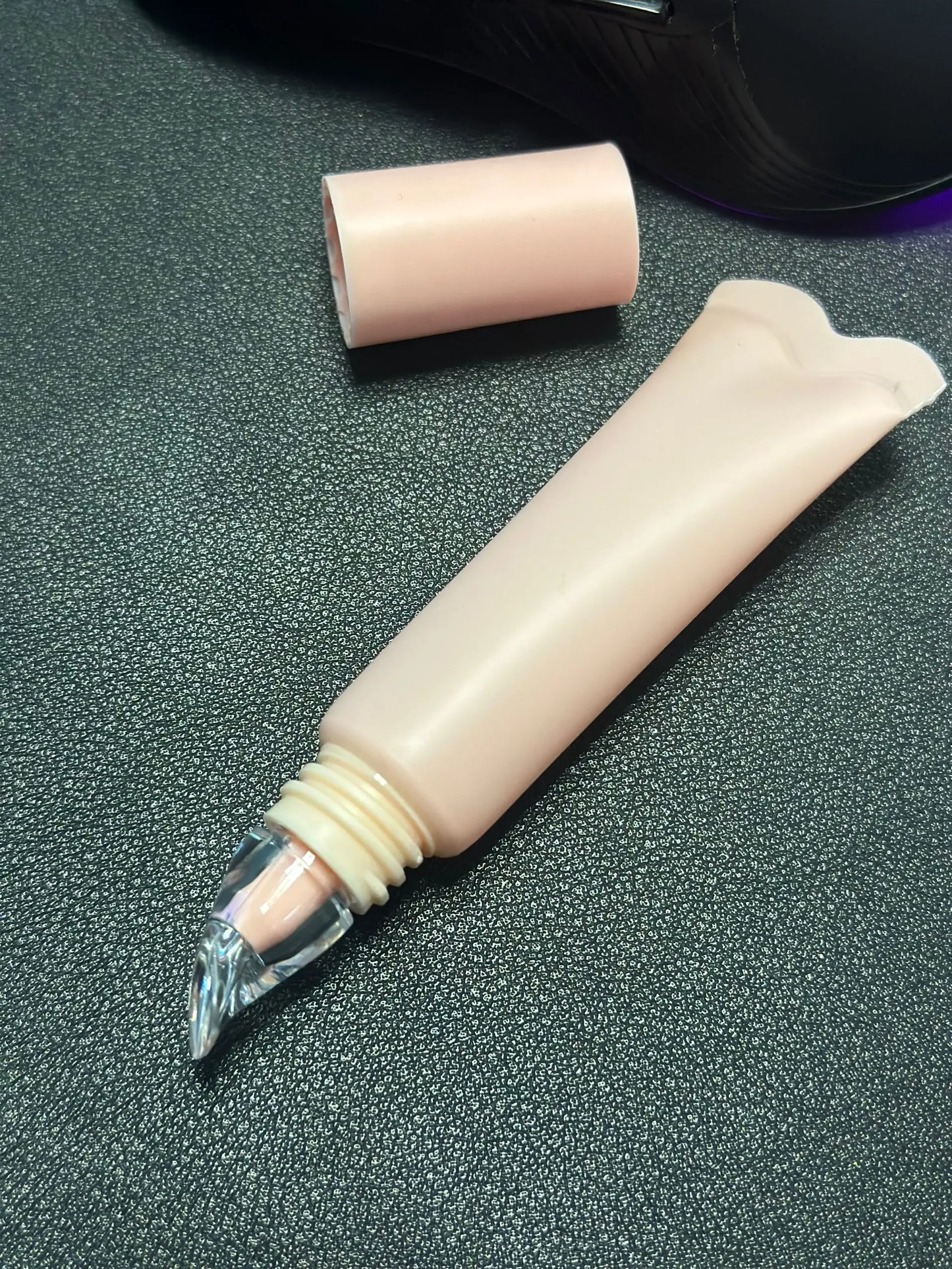 Empty 14 ml lip gloss squeeze tube