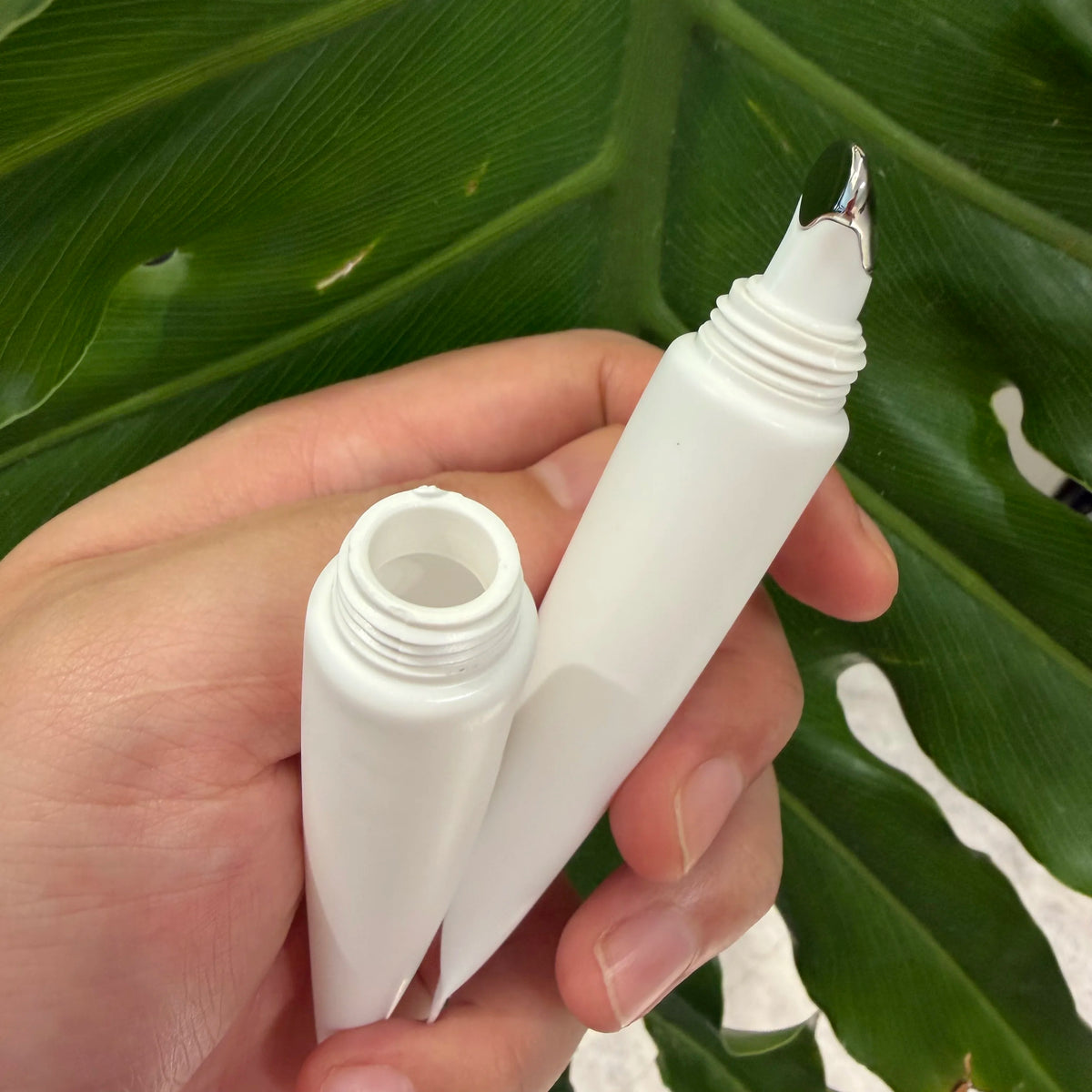 15ml white lipgloss squeeze tube with metal applicator plastic empty cosmetics lip balm oil container tube