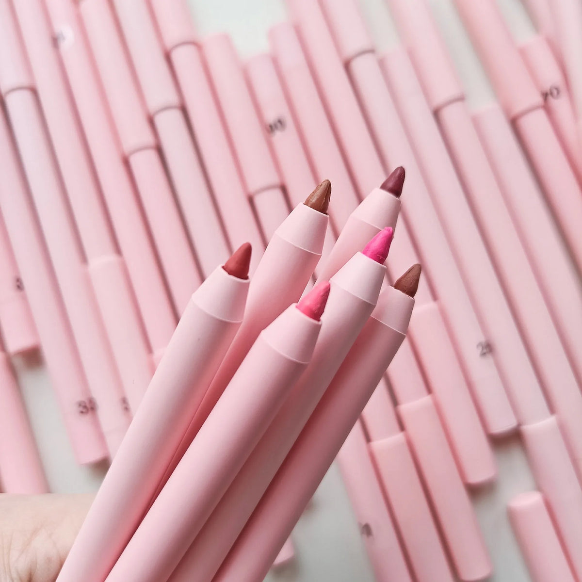Mineral lip liner pencil