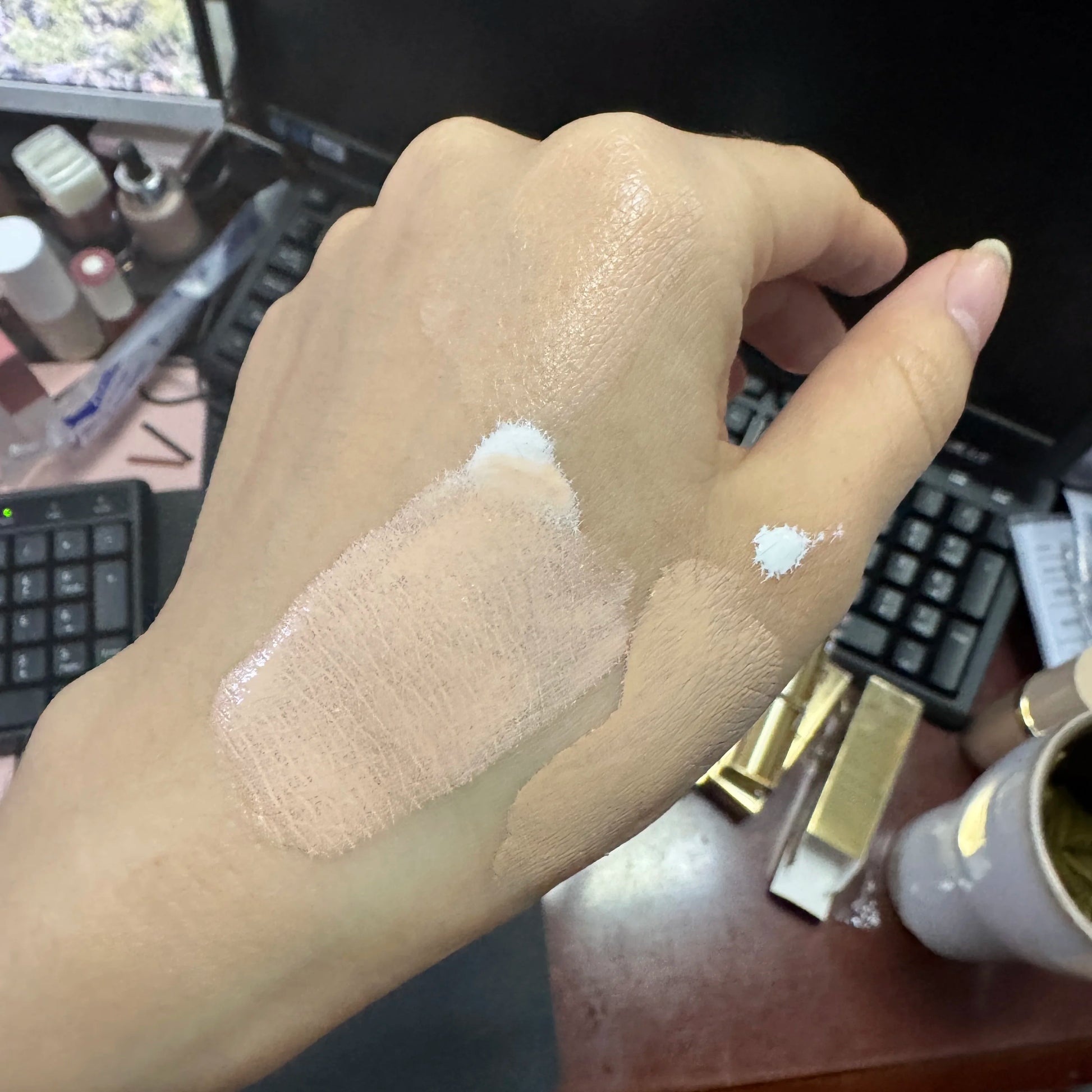 Color-changing liquid foundation