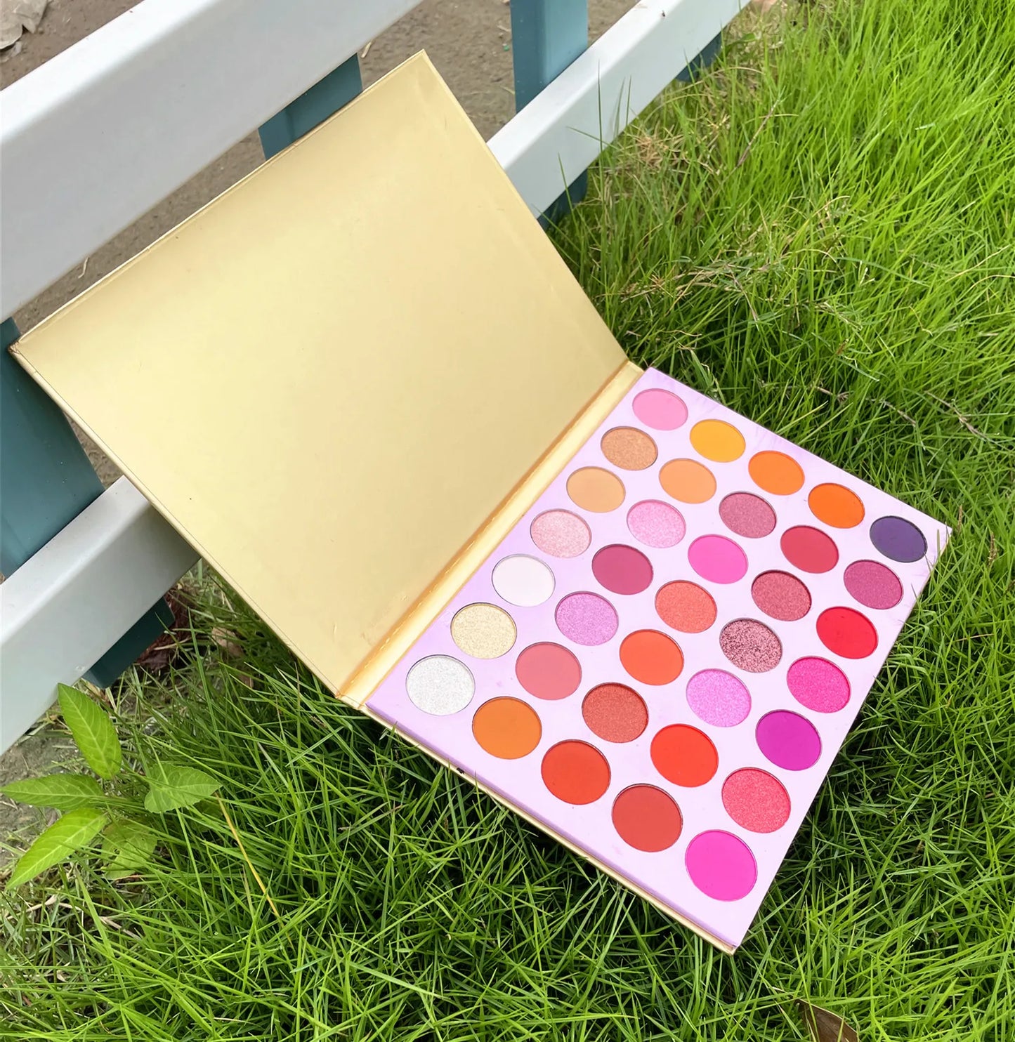 35 color gold eyeshadow palette