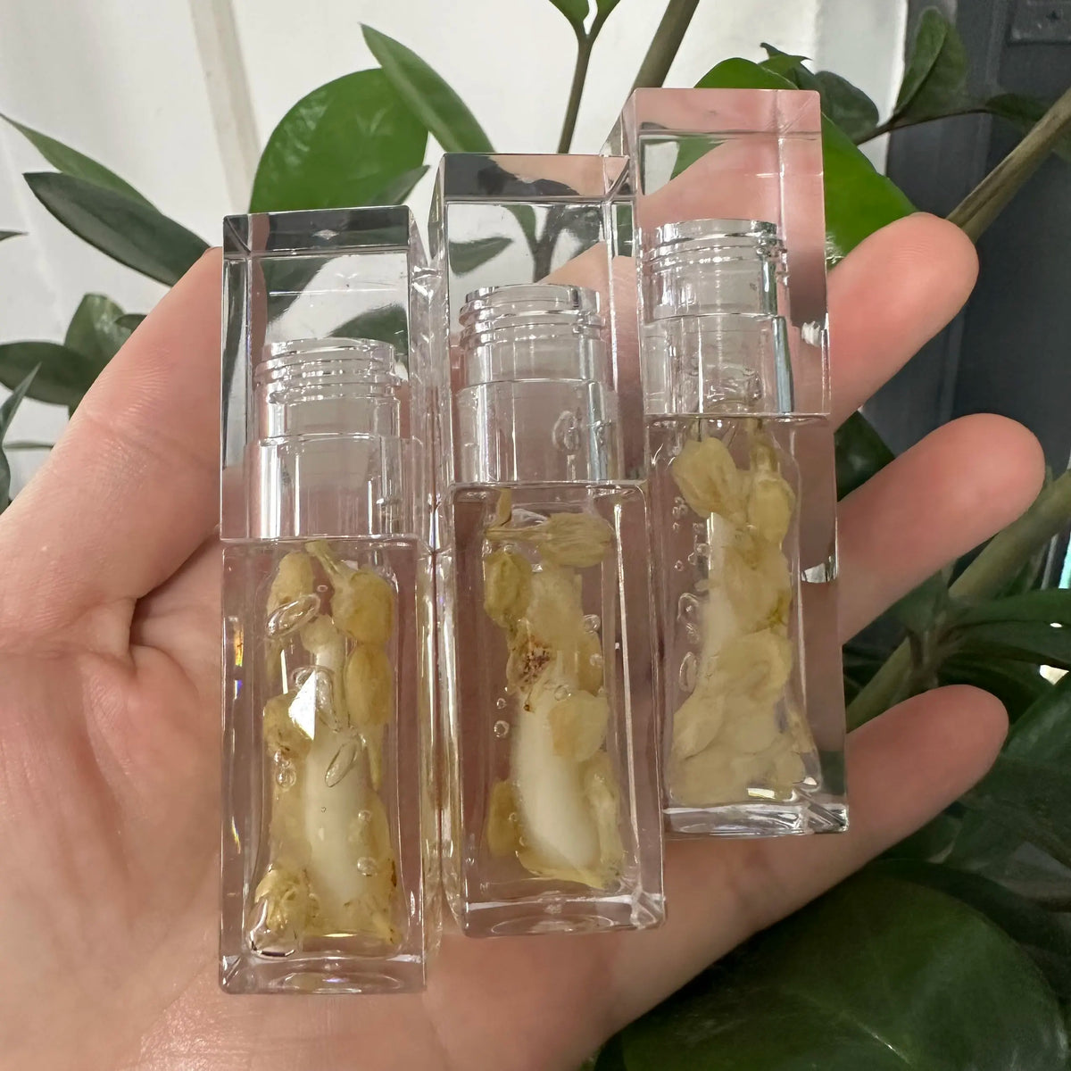 glossy moisturizing magic fruit lip oil cruelty free vegan color changing lip oil