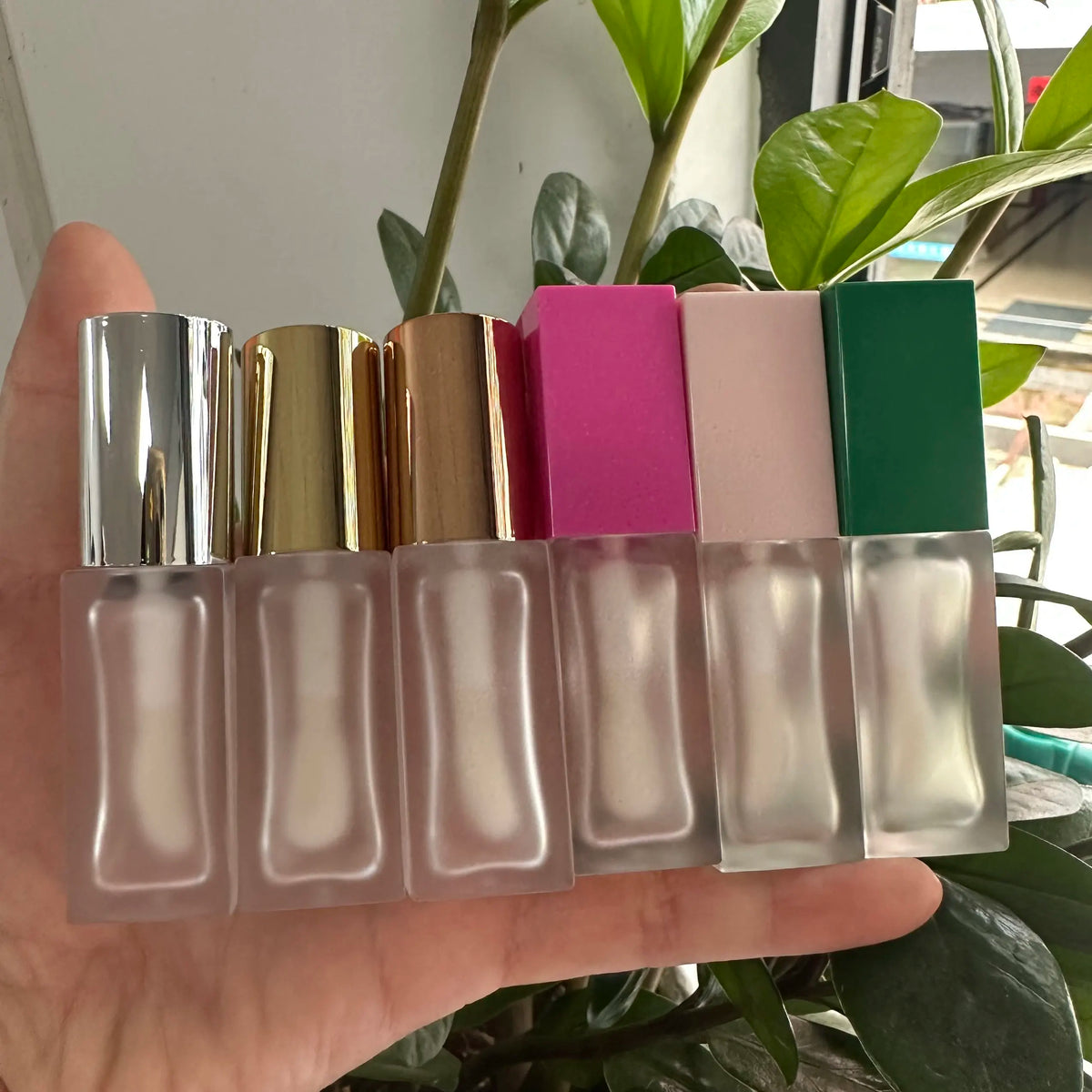 moisturizing shiny glossy lip oil gloss pomegranate waterproof vegan color changing lip oil