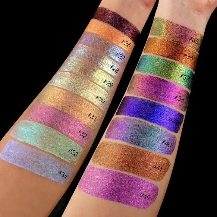 Liquid duochrome metallic eyeshadow in diamond tube