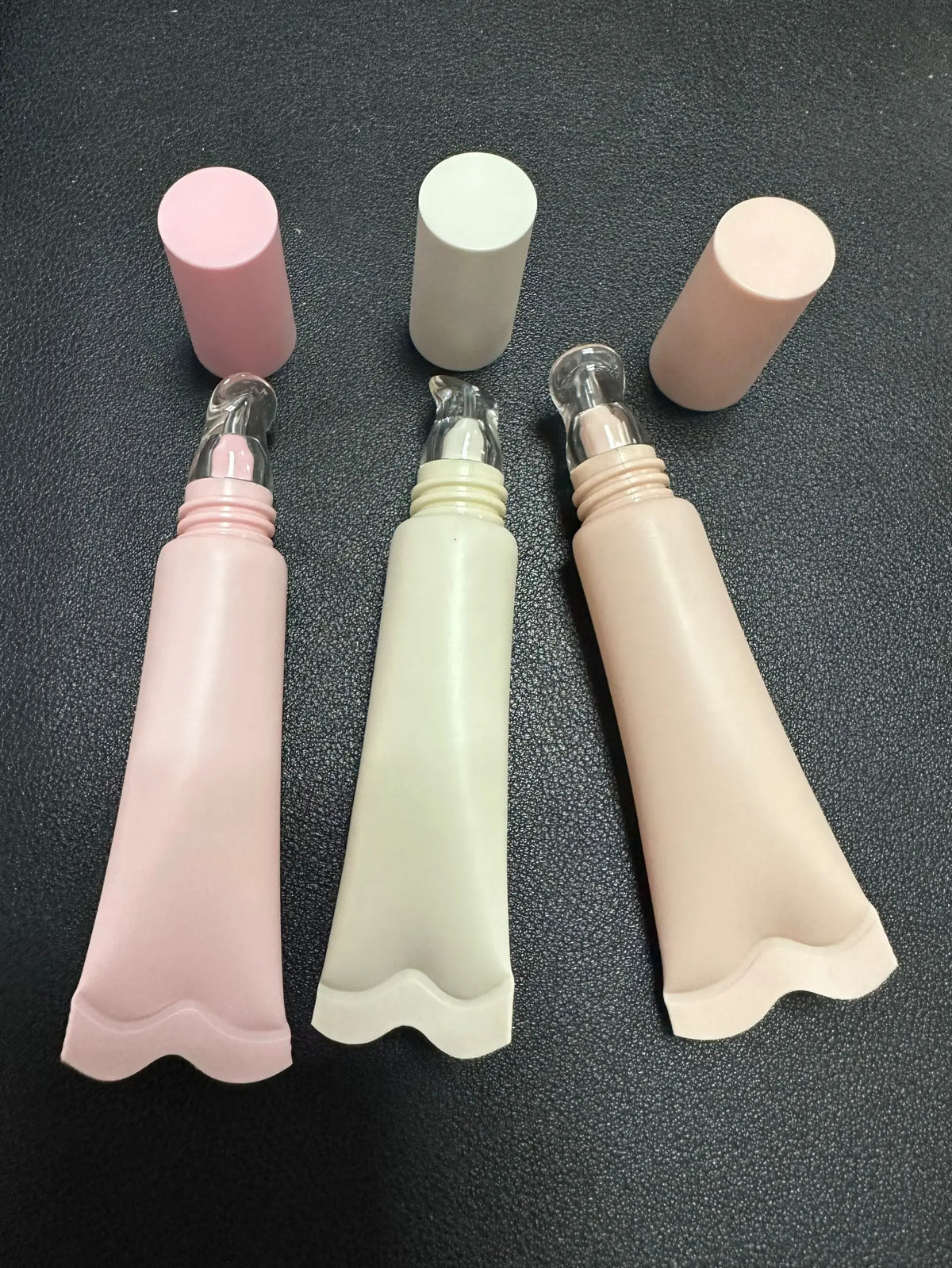 silicone squeeze lip balm tubes empty soft plastic packaging for lip oil lipgloss lip gloss tube plastic applicator