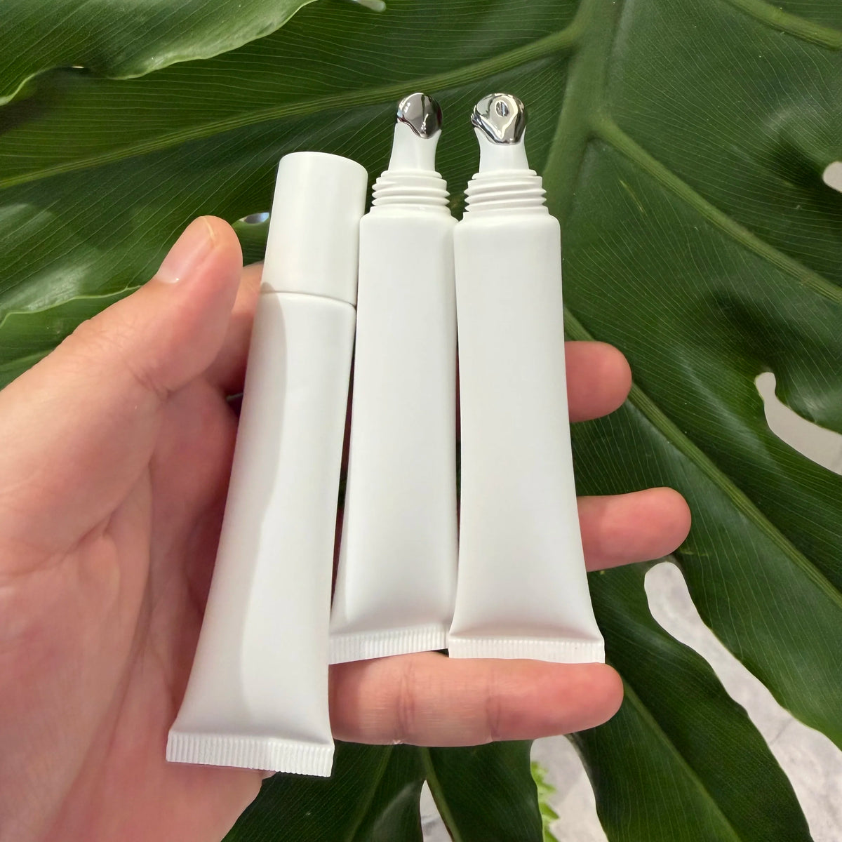 15ml white lipgloss squeeze tube with metal applicator plastic empty cosmetics lip balm oil container tube