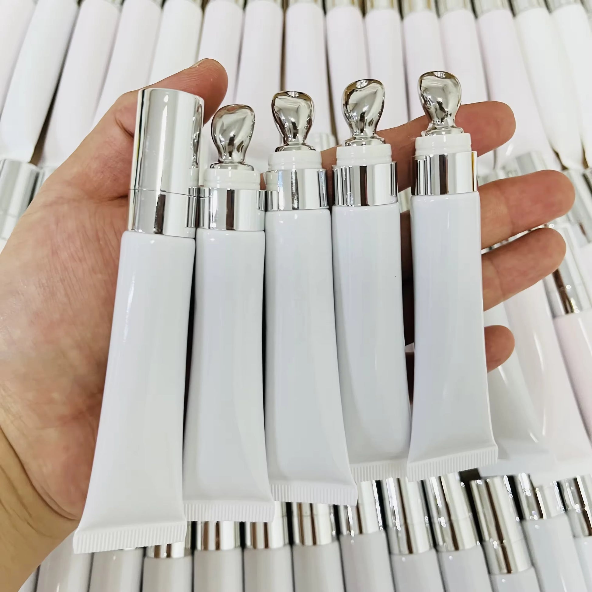 Empty plastic lip gloss squeeze tubes with applicators