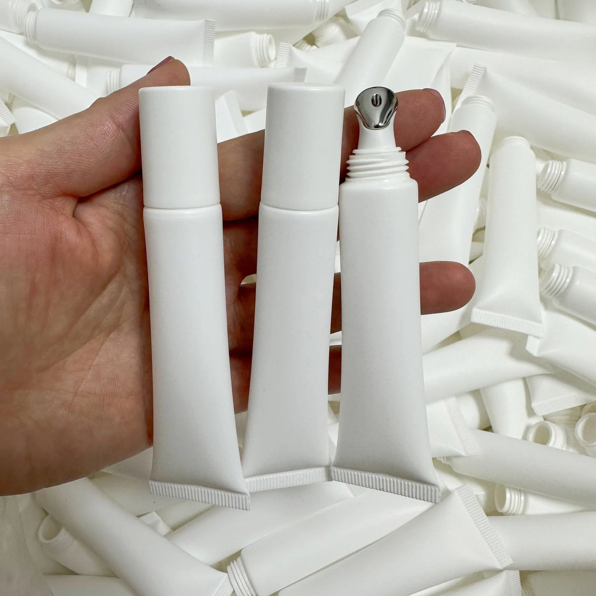 15ml white lipgloss squeeze tube with metal applicator plastic empty cosmetics lip balm oil container tube
