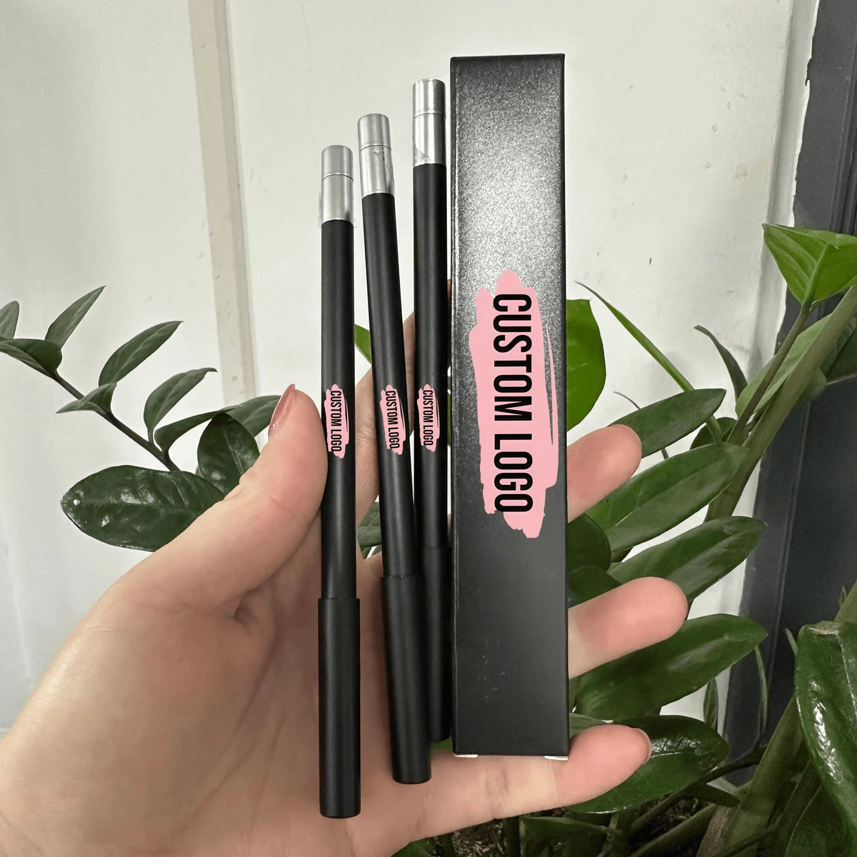 Peel-off waterproof lip liner pen