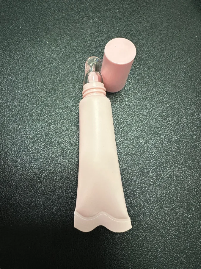 silicone squeeze lip balm tubes empty soft plastic packaging for lip oil lipgloss lip gloss tube plastic applicator