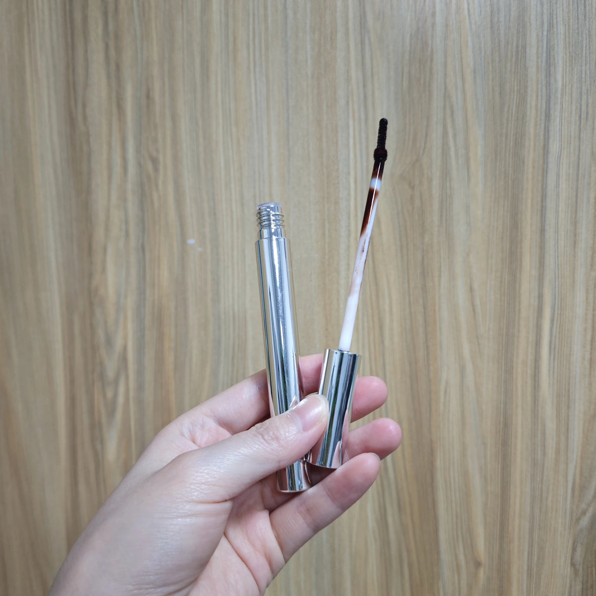 Peel-off liquid lip liner