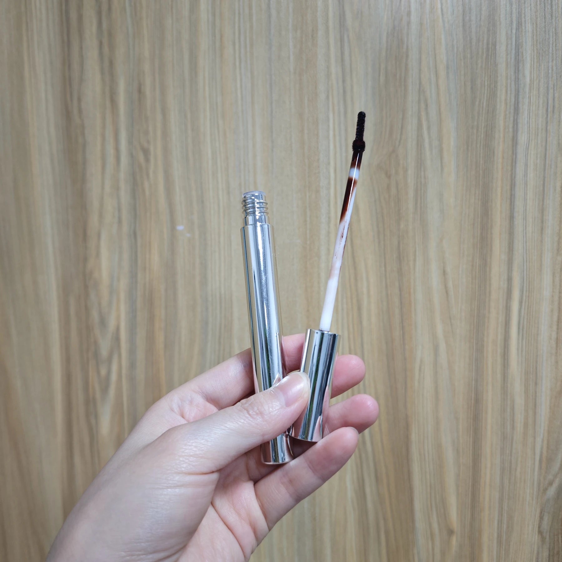 Peel-off liquid lip liner