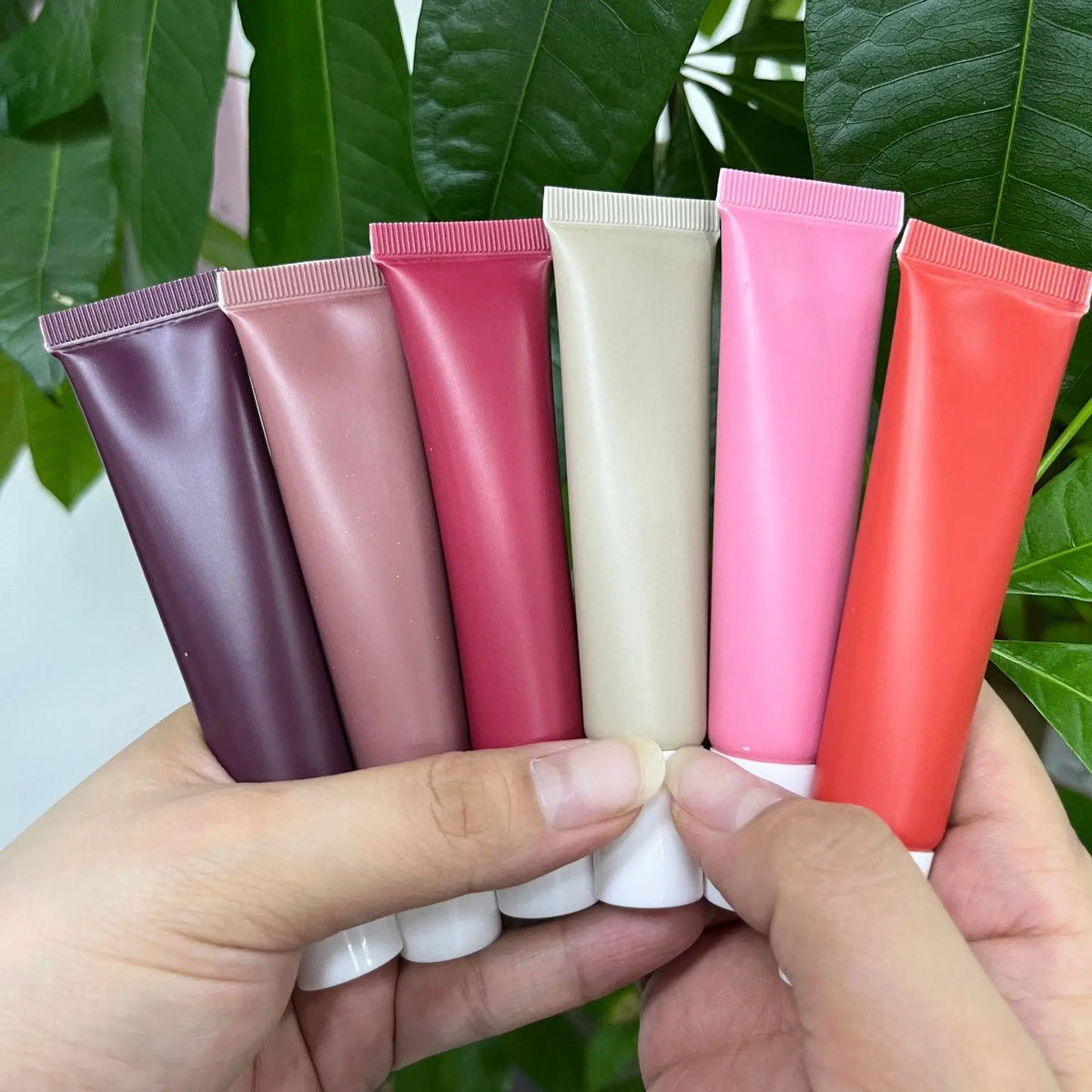high-pigment lip gloss long-lasting smooth cream formula vegan peptide nourishing lip care fruit flavor