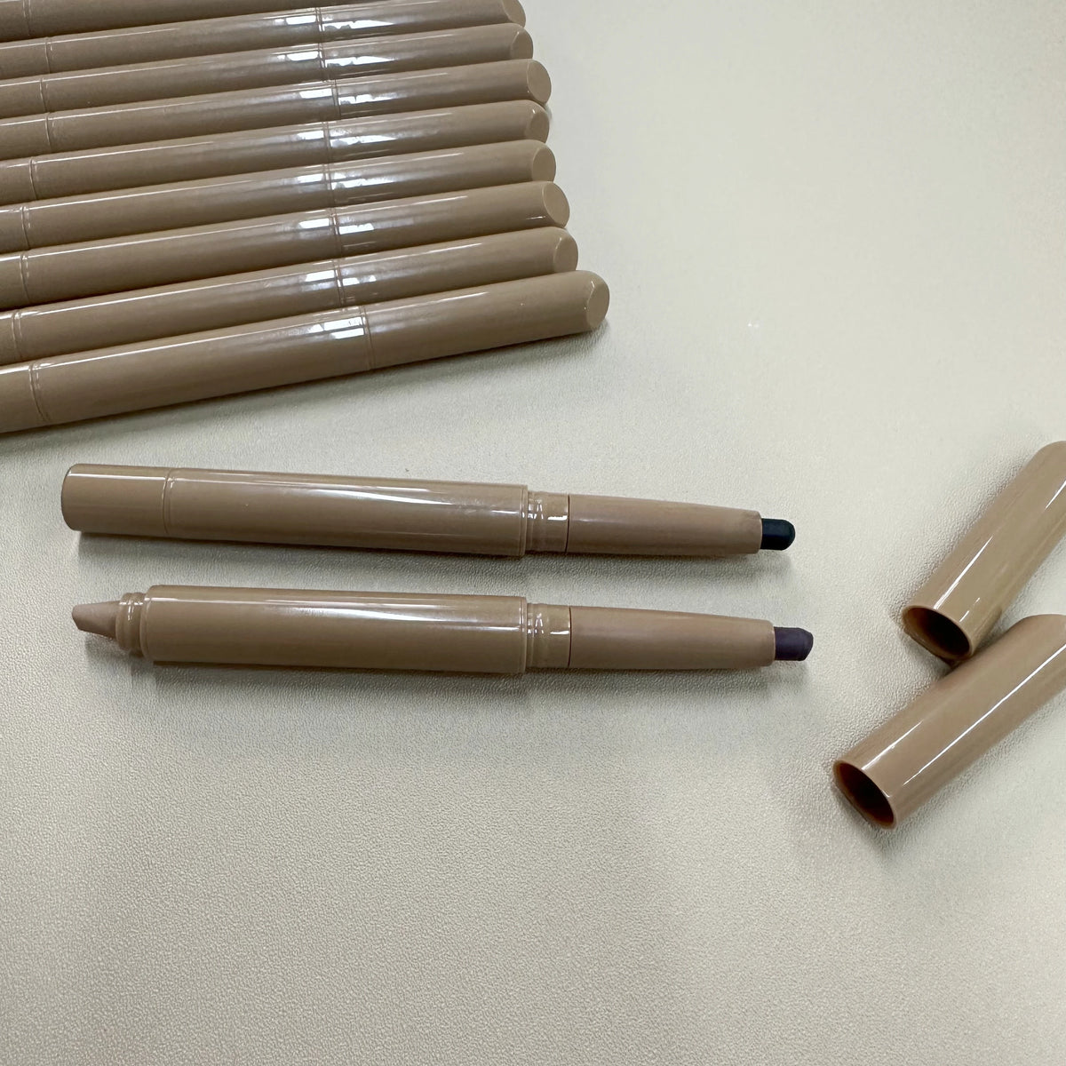 High Pigment 11 Colors Mineral Peptide Lip Liner Long-Lasting Lip Gloss Pencil Enhancer with Moisturizing Feature Beauty Makeup