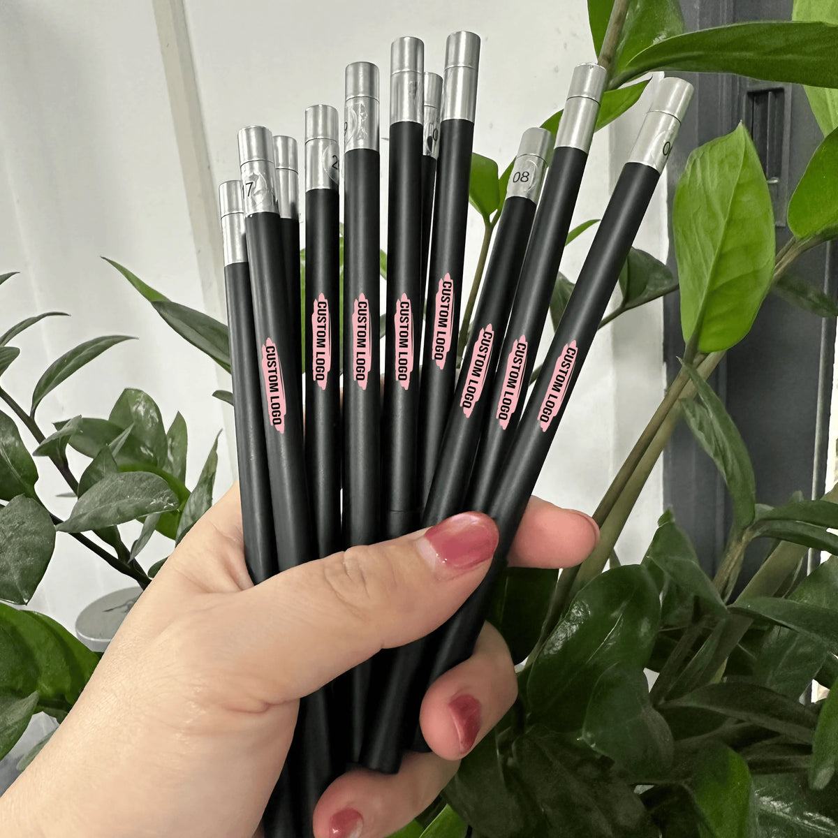 OEM Lip Cosmetics Multi Colors Black Lipliner Long Lasting Non-stick Cup Lip Liner Pencil Private Label