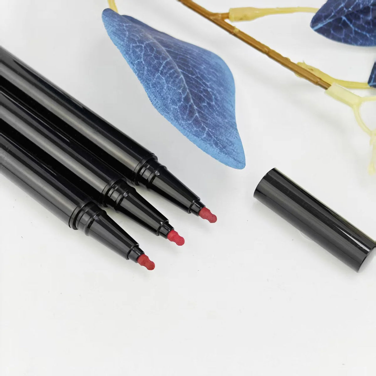 OEM Private Label 12-Color Mineral Natural Vegan High Pigmented Waterproof Long-Lasting Liquid Lip Liner (White & Black)