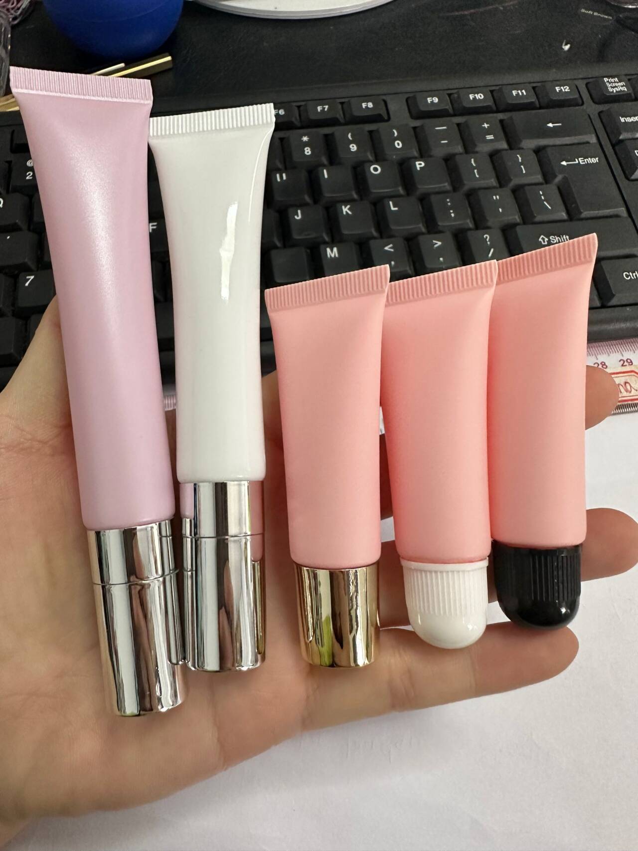 [ Your Private Label ]10g 15g 20g Eye Cream Tube Packaging Pink White Black Glossy Soft Lipgloss Squeeze Tube Packaging With Silver Gold Applicator